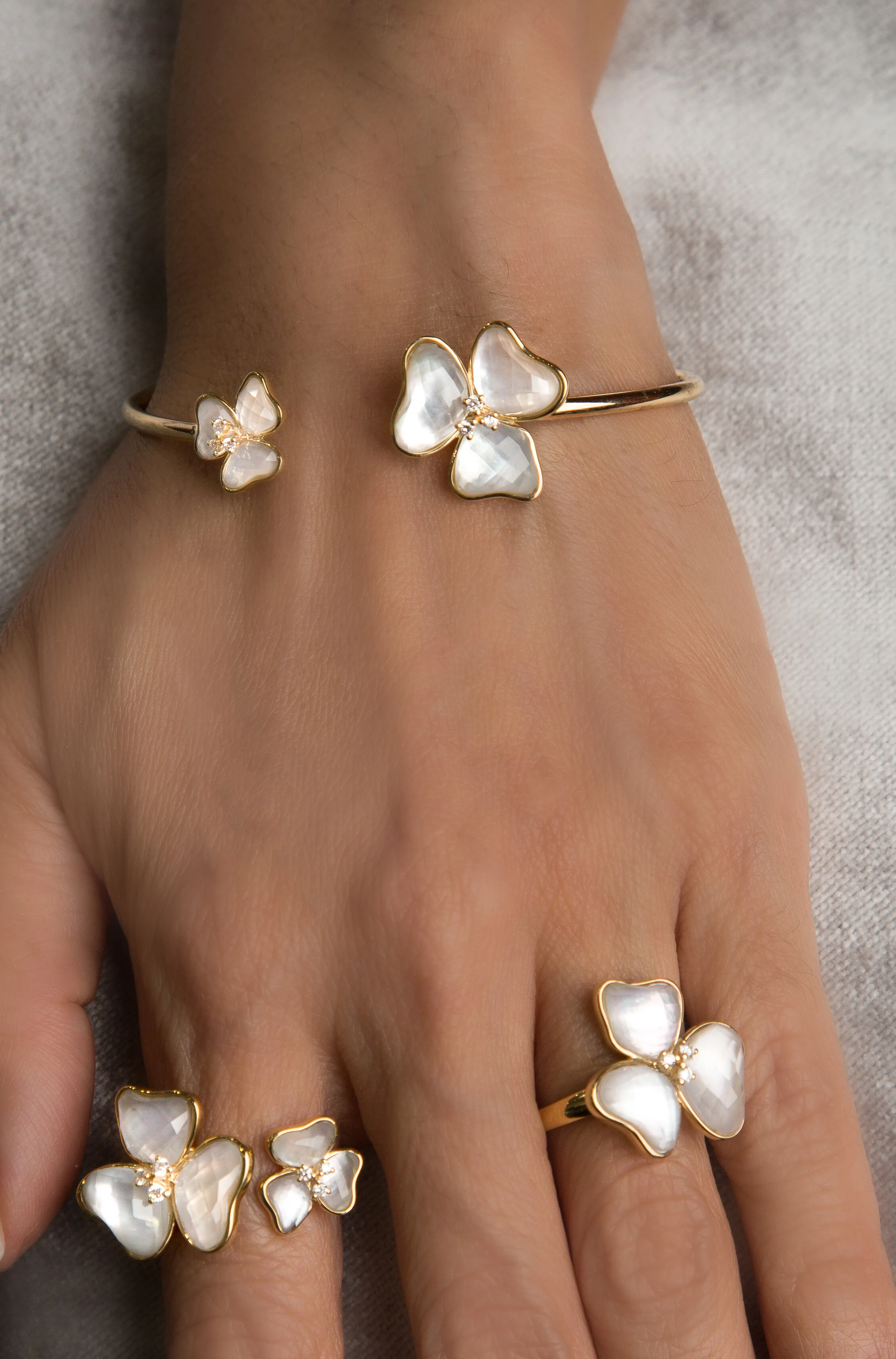 ★TATIANA★ Pearl Flower Bracelet BR2190 Il Petalo double floral bracelet in mother of pearl